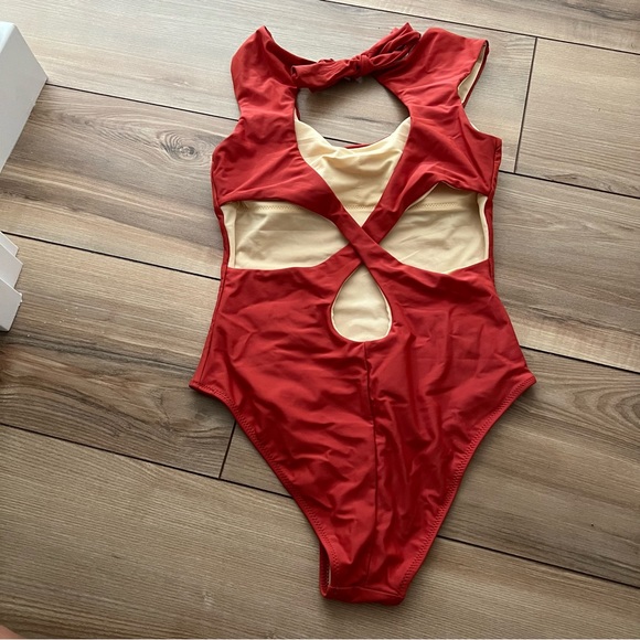 Wide Strap‎ Cutout Tie Back One Piece Swimsuit - Picture 4 of 11